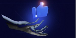 Το Διαδίκτυο δεν θα ήταν το ίδιο χωρίς το κουμπί «Μου αρέσει» / SHUTTERSTOCK