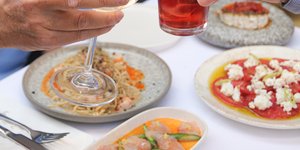 Γεύσεις Μέσης Ανατολής στη βερμουτερία Via Maris / Φωτογραφία: Via Maris