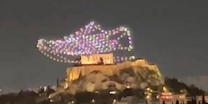 To drone show της Αdidas στην Ακρόπολη