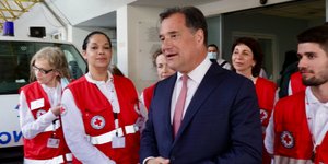 Ο Άδωνις Γεωργιάδης με νοσηλευτές