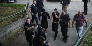Ακροδεξιοί οδηγούνται στον εισαγγελέα
