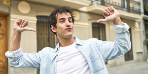 Άτομο γεμάτο αλαζονεία