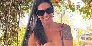 Η 53χρονη Αμάντα Μος εγκατέλειψε τη ζωή της στο Λίβερπουλ και ζει πλέον στην Κύπρο