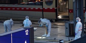 Σοκ στο Αμβούργο: 39χρονη μαχαίρωνε τυχαία επιβάτες σε σταθμό τρένου