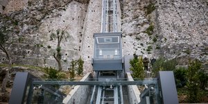 Αναβατόριο στον βράχο της Ακρόπολης
