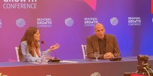 Ο Γιάννης Βαρουφάκης και η Σοφία Τουντούρη