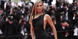 H Μπέλα Χαντίντ στις Κάννες/ Φωτογραφία AP
