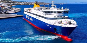 Το Blue Star Naxos στην Πάρο