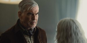 Ο Πιρς Μπρόσναν στο MobLand