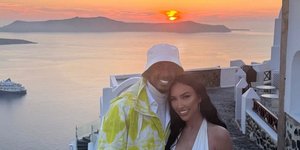 Ο Νικ Κάνον και η Μπρε Τιέσι στη Σαντορίνη