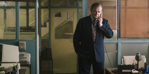 Ιούνιος στην COSMOTE TV: Με νέους κύκλους επιστρέφουν οι σειρές «The Gold», «Grace» και «Resident Alien»