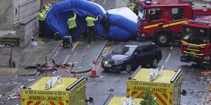 Αυτοκίνητο έπεσε πάνω σε πλήθος στο Λίβερπουλ