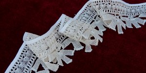 Μπιμπίλα, δαντέλα 