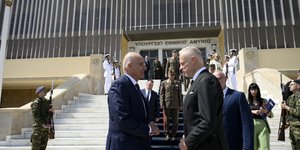 Ο Νίκος Δένδιας υποδέχεται τον Ούγγρο υπουργό Αμυνας