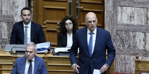  Ο Νίκος Δένδιας στη Βουλή