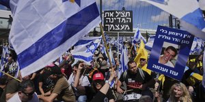 Ισραηλινοί αντιδρούν τον Μάρτιο στην αποπομπή του Μπαρ από την Σιν Μπετ, μετά από πρωτοβουλία του Μπένταμιν Νετανιάχου