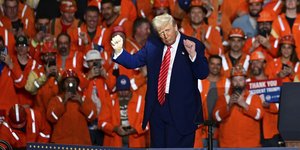 Ο πρόεδρος των ΗΠΑ, Ντόναλντ Τραμπ σε χαλυβουργία στην Πενσυλβάνια