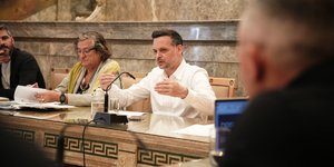 O Xάρης Δούκας στο συμβούλιο του Δήμου Αθηναίων