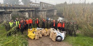 Στρατός με απορρίματα