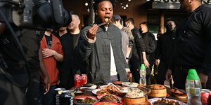 Ο IShowSpeed, το πραγματικό όνομα του οποίου είναι Darren Jason Watkins Jr., σε προ ημερών επίσκεψή του στο Πεκίνο / INSTAGRAM