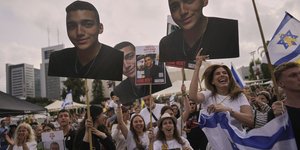 Ισραηλινή πανηγυρίζουν για την απελευθέρωση ομήρου