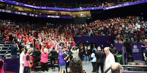 Έλληνες οπαδοί στο Άμπου Ντάμπι για το Final 4 της Euroleague