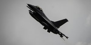 F-16