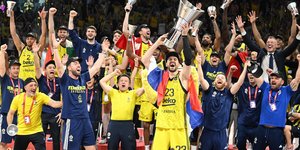 Η Φενέρ σήκωσε τη Εuroleague στο Άμπου Ντάμπι
