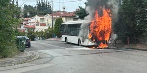 Φωτιά σε λεωφορείο στη Θεσσαλονίκη