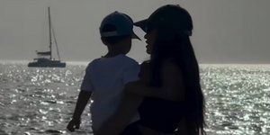 Η Ελένη Γουρέιρα και ο γιος της 