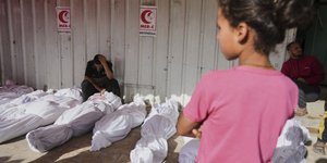 Πτώματα στη σειρά