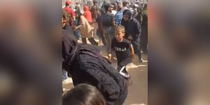 Ράφα: Χιλιάδες Τρομοκρατημένοι χιλιάδες Παλαιστίνιοι μετά από πυροβολισμούς έξω από κέντρο διανομής βοήθειας [βίντεο]