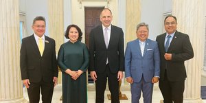 Ο υπουργός Εξωτερικών Γιώργος Γεραπετρίτης με τους πρέσβεις των χωρών ASEAN