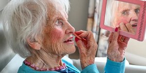 Γιαγιά 103 ετών έγινε viral στο TikTok 