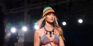 «Η μεγαλύτερη ανακάλυψη μετά την ατομική βόμβα»: Το μπικίνι γίνεται 80 χρονών