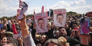Κερδίζει έδαφος στις δημοσκοπήσεις ο Ιμάμογλου
