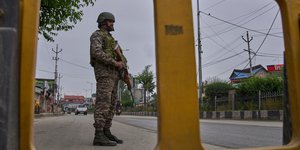 Ινδός στρατιώτης σε σημείο ελέγχου