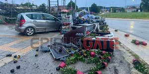 Ιωάννινα: Οδηγός έχασε τον έλεγχο του οχήματος -Καβάλησε πεζοδρόμιο μπροστά από ανθοπωλείο