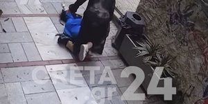 Η στιγμή που η 32χρονη χτυπάει άγρια τη θεία της