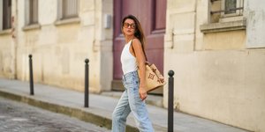 στιλάτη γυναίκα με τζιν