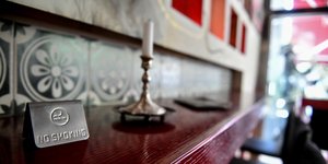 Σήμανση απαγόρευσης καπνίσματος σε χώρο εστίασης