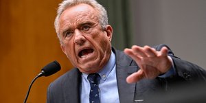 Ένταση στο αμερικανικό Κογκρέσο: «Μην παίρνετε ιατρικές συμβουλές από εμένα», είπε ο υπουργός Υγείας Κένεντι Τζούνιορ 