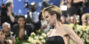 Η Νικόλ Κίντμαν στο κόκκινο χαλί του Met Gala 