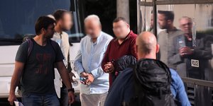 Ελληνικό κτηματολόγιο: Σε αργία οι 6 δημόσιοι υπάλληλοι -Απολογούνται στον εισαγγελέα οι 9 κατηγορούμενοι