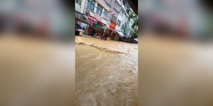 Πλημμύρες στην Κίνα λόγω σφοδρών βροχοπτώσεων