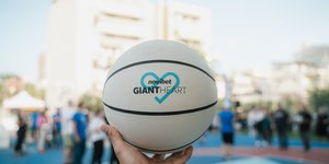 Το Giant Heart Roadshow φέρνει το μπάσκετ στις γειτονιές