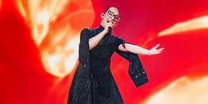 Η Κλαυδία στη σκηνή της Eurovision 2025
