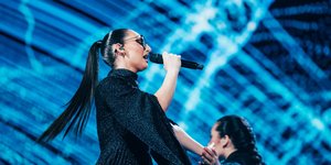 Eurovision 2025: Έκπληξη από την Κλαυδία -Πέταξε τα μαύρα και εμφανίστηκε με λευκό φόρεμα στο τέλος