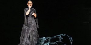 Η Κλαυδία στη σκηνή των ημιτελικών της Eurovision 2025
