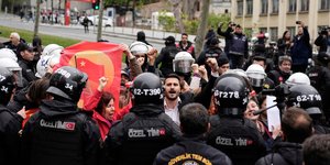 Τουρκία: Πάνω από 400 συλλήψεις στους εορτασμούς της Πρωτομαγιάς στην Κωνσταντινούπολη